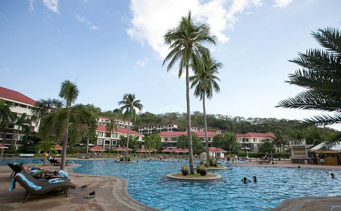 Dive into the Pristine Pools at Canyon Cove Beach Resort: A Perfect Blend of Relaxation and Cleanliness